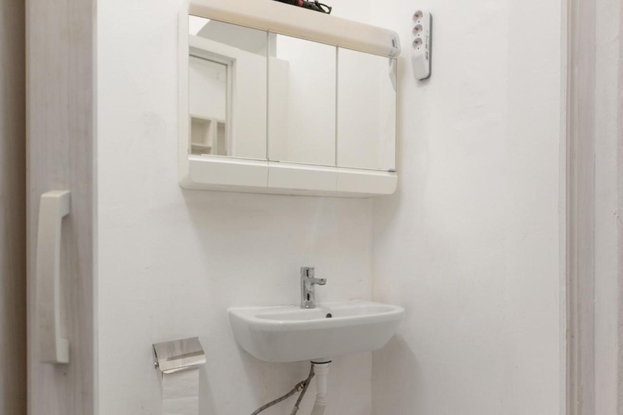 Апартаменты Pleasant 1Br Aprt. Near The Danube & Millenium T. Вена Экстерьер фото